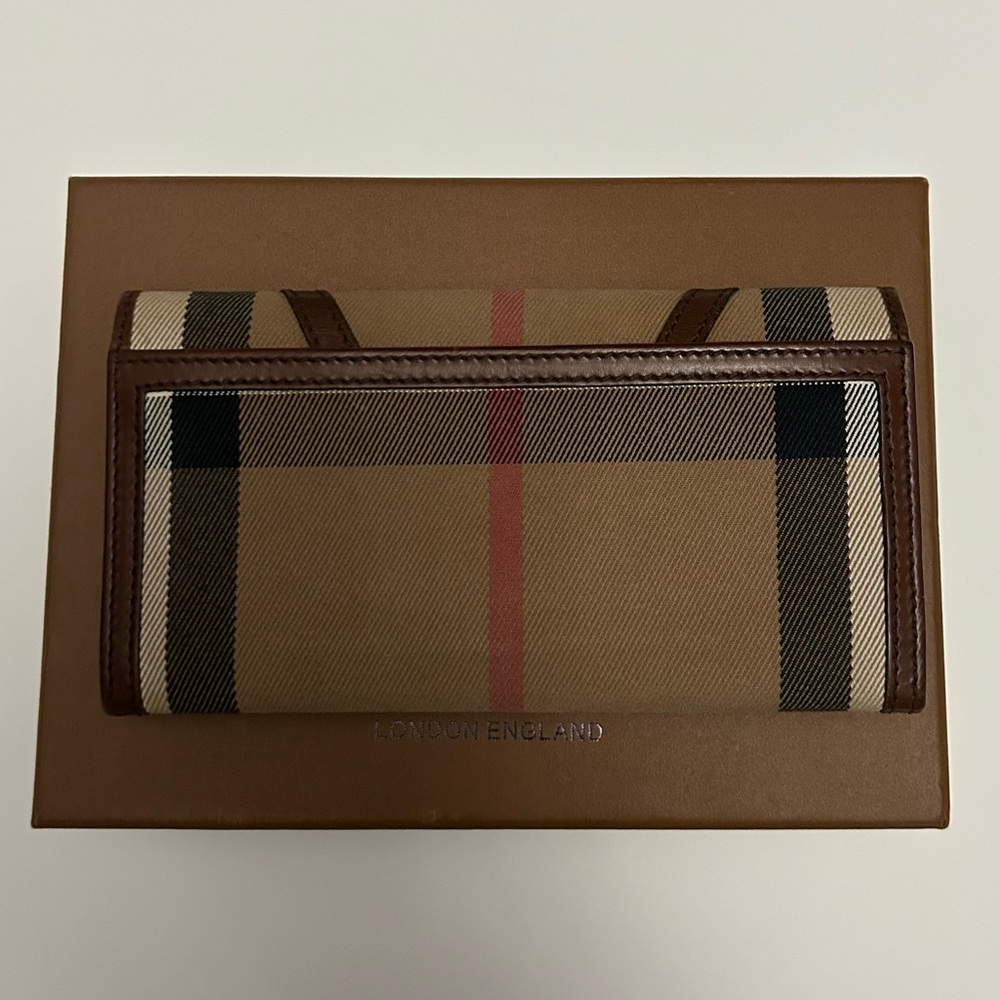 Burberry House Check Leighton Fabric and Leather Continental Wallet - Picture 2 of 16